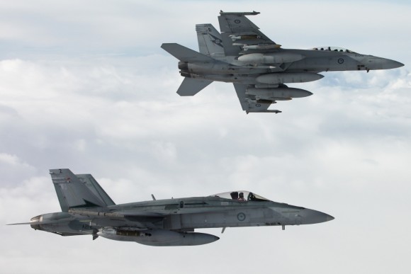 Super Hornet e Hornet da RAAF sobre o Iraque - foto 3 Min Def Australia
