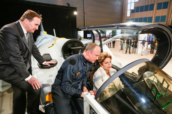 Dilma visita Saab e posa em Gripen - foto 3 R Stuckert - Presidencia
