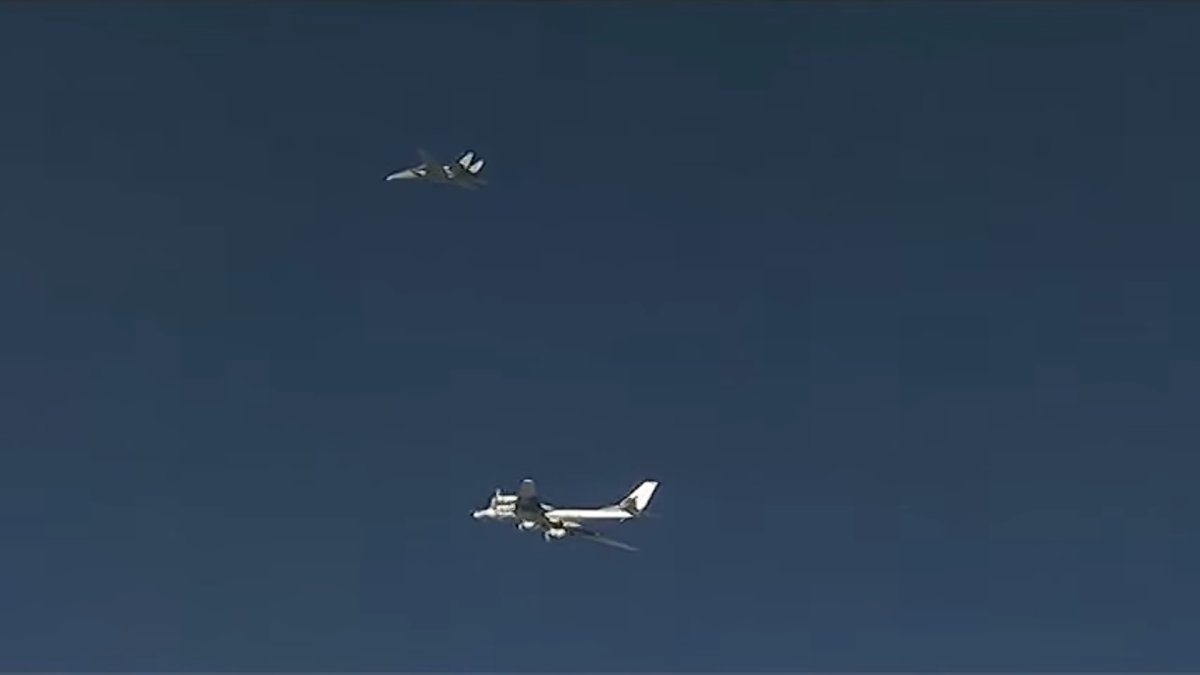 F-14 da IRIAF intercepta Tu-95 russo