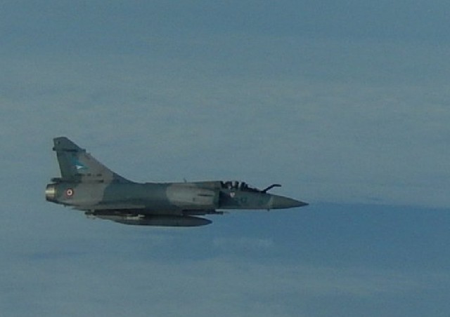 TU-160 russo interceptado por Mirage 2000-5 - detalhe foto 2 Forca Aerea Francesa