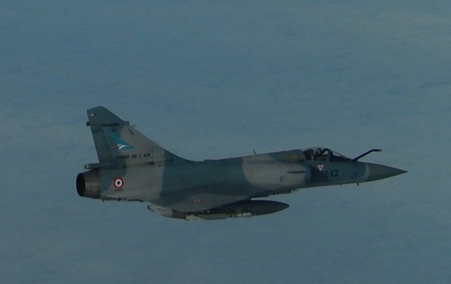 TU-160 russo interceptado por Mirage 2000-5 - detalhe foto Forca Aerea Francesa