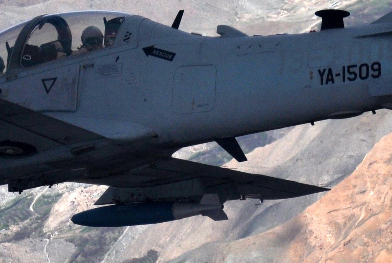 A-29 Super Tucano - missao treinamento Afeganistao 6-4-2015 - detalhe ampliado 2 foto USAF