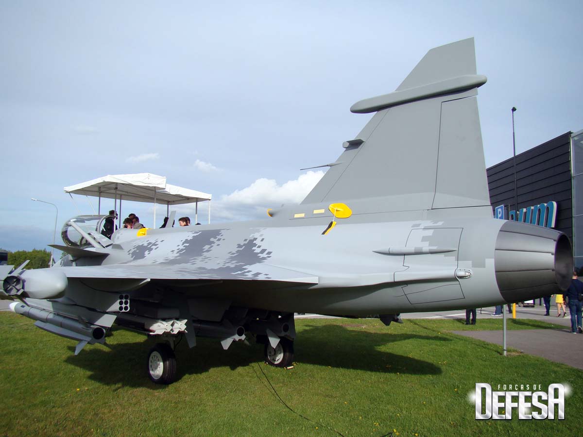 Saab - evento Museu Forca Aerea Sueca 16-5-2016 - maquete Gripen E - foto 2 Nunao - Poder Aereo