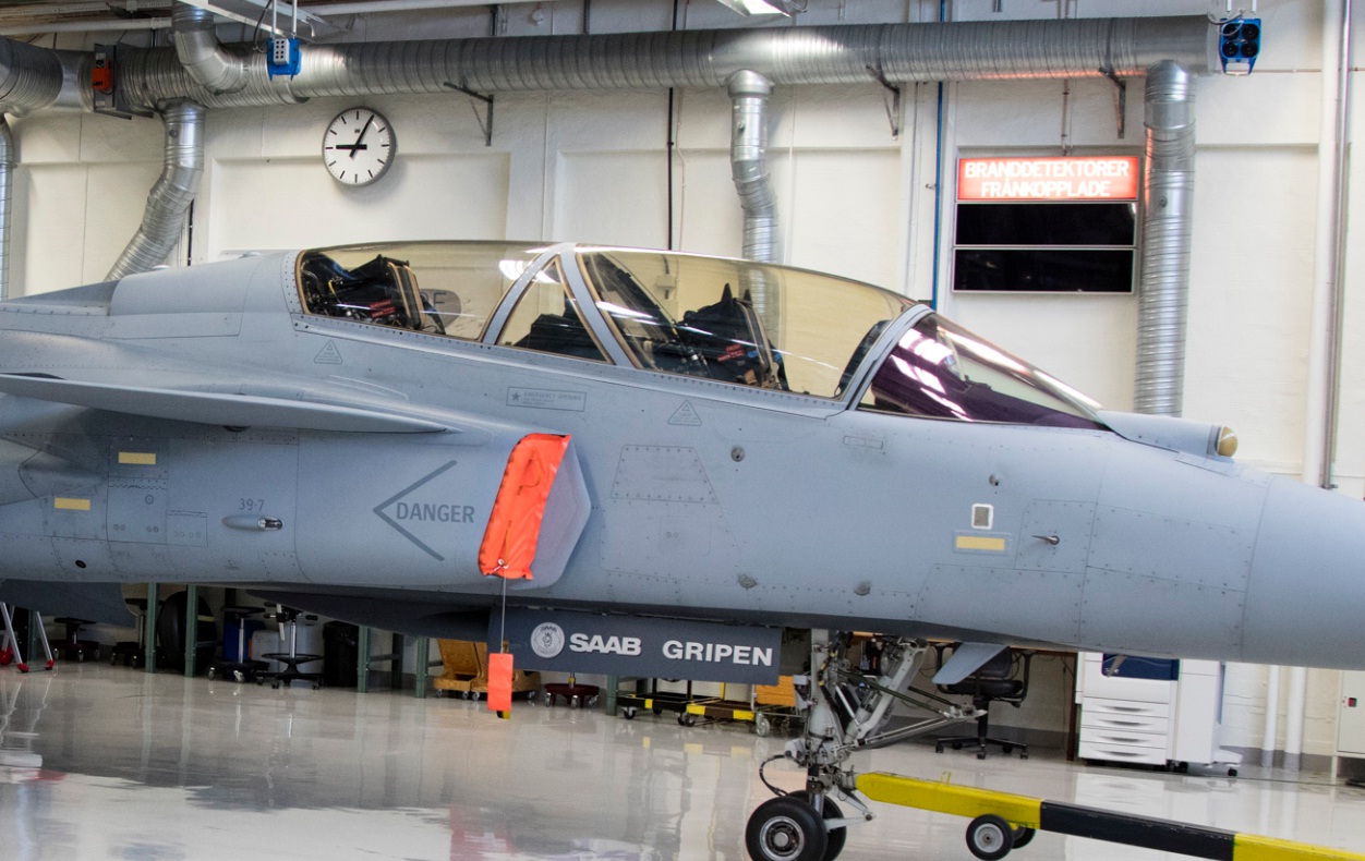 Visita hangar testes Saab 19-5-2016 - foto 2b Saab