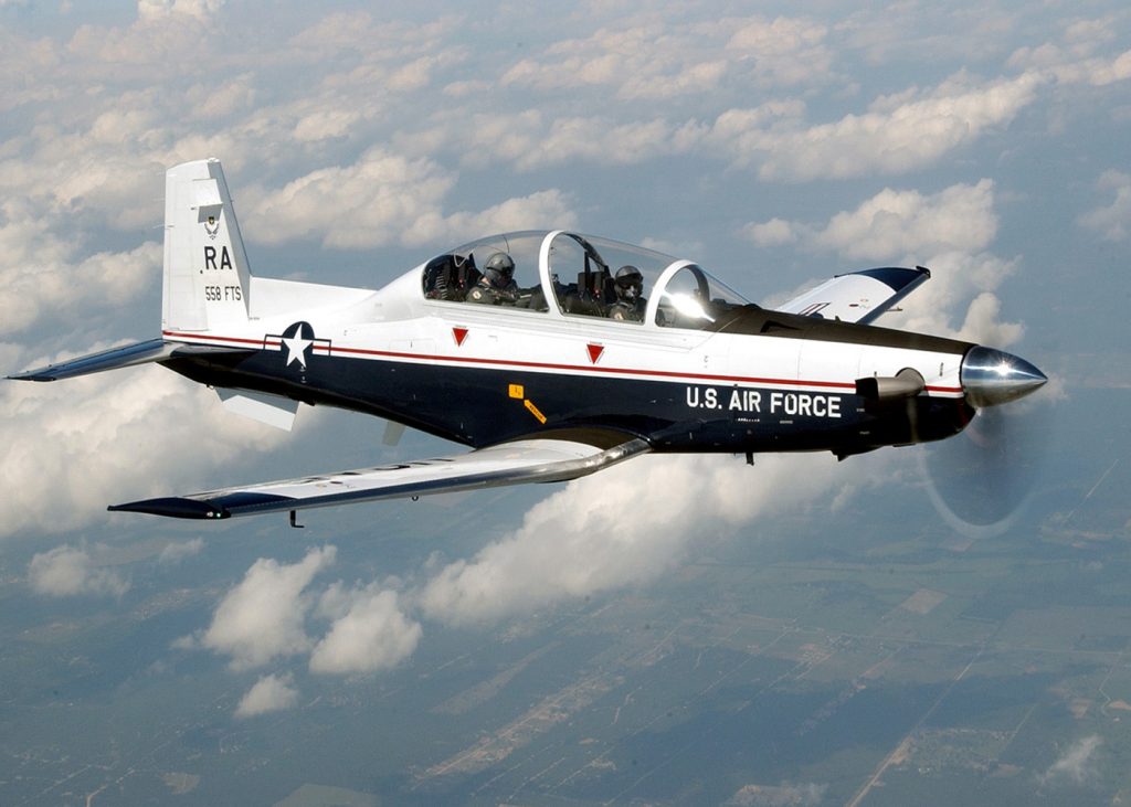 O T-6A Texan II substituiu os treinadores a jato T-37 na USAF
