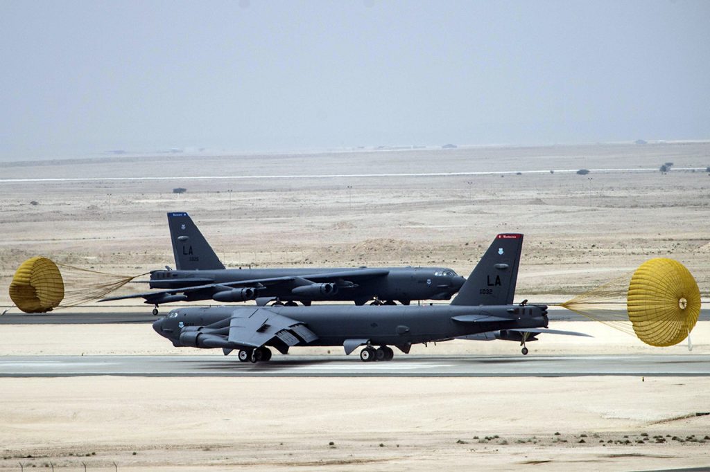 B-52H da USAF na base aérea de Al Udeid no Qatar