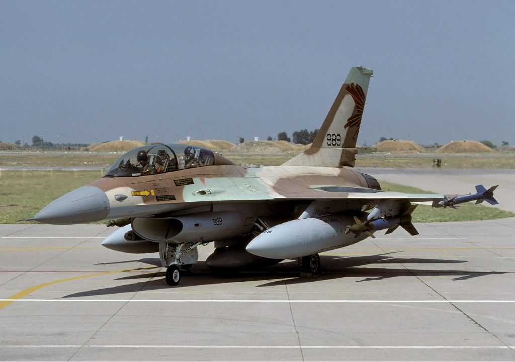 israeli_air_force_general_dynamics_f-16b_netz_401_lofting-2