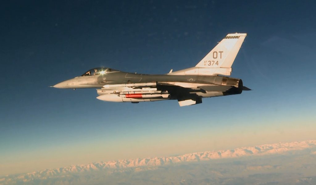 F-16 com bomba nuclear B61