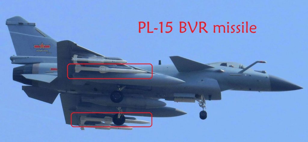 Mísseis BVR PL-15 no caça J-10C