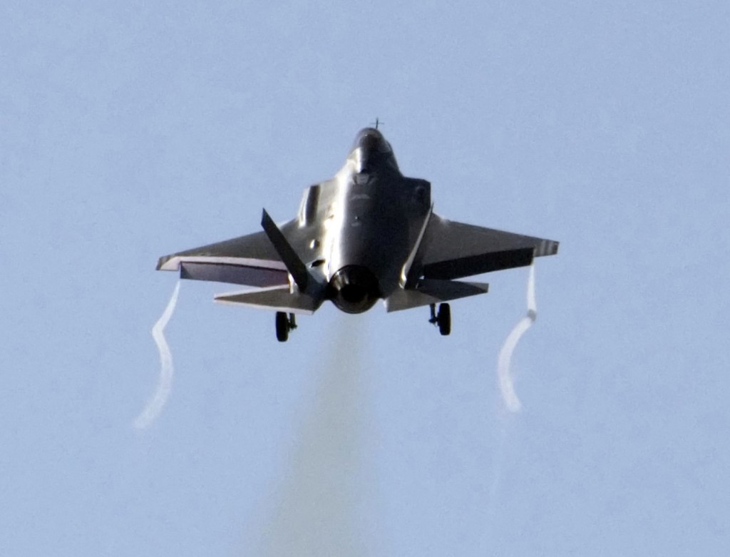 f-35-a-voo-de-teste-foto-jsfmil