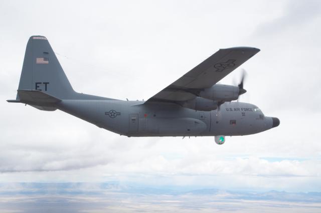 USAF e Boeing fazem primeiro disparo em voo do Laser Tático Avançado