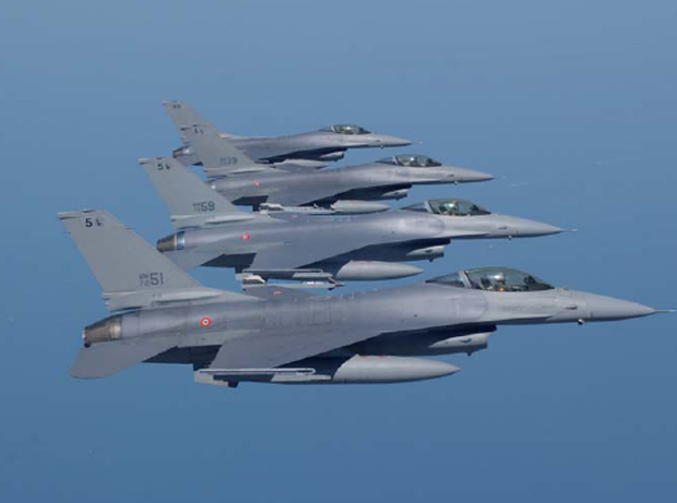 F-16 Aeronautica Militare em formação  - foto AMI