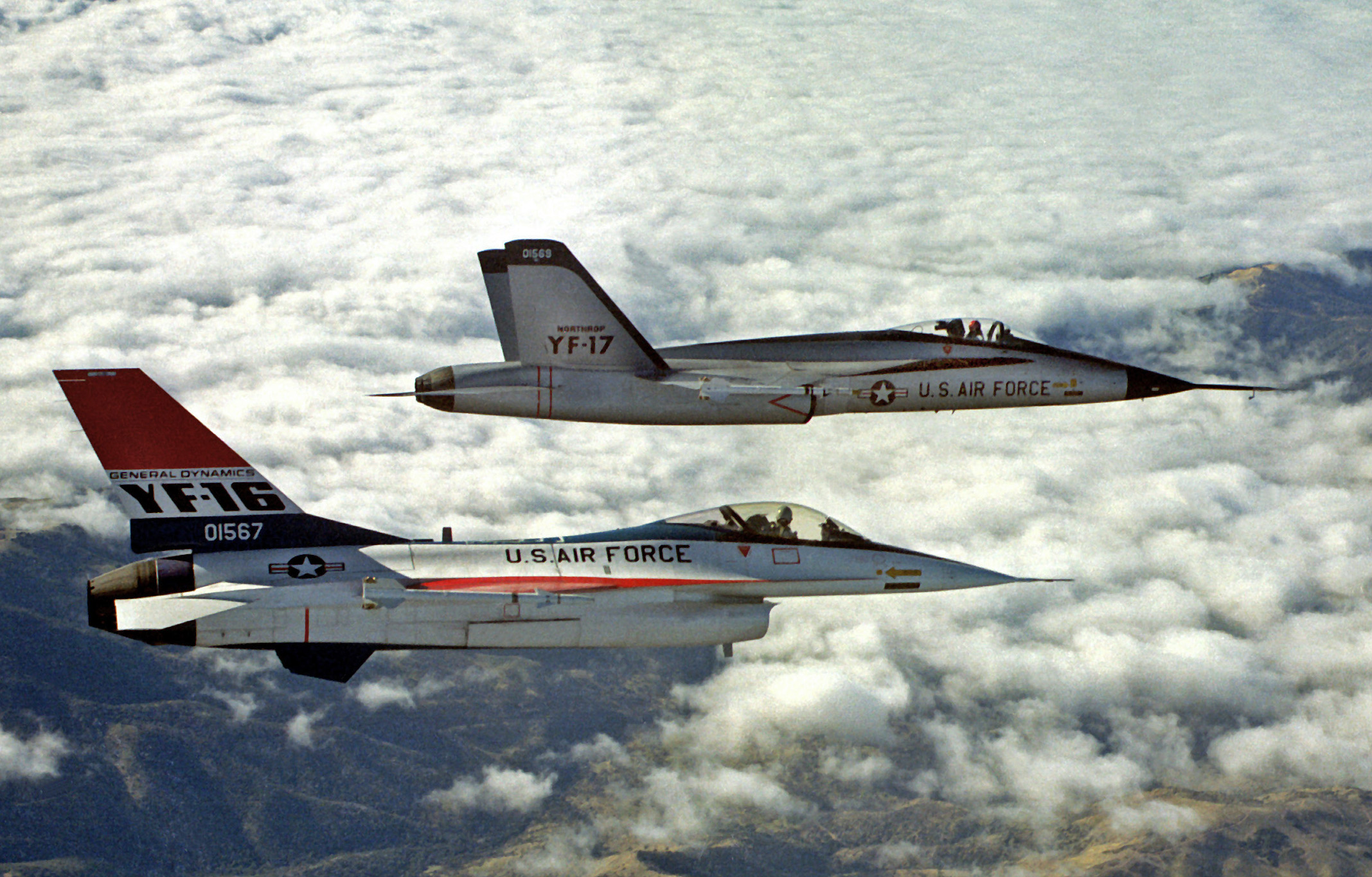 YF-16-e-YF-17.jpg