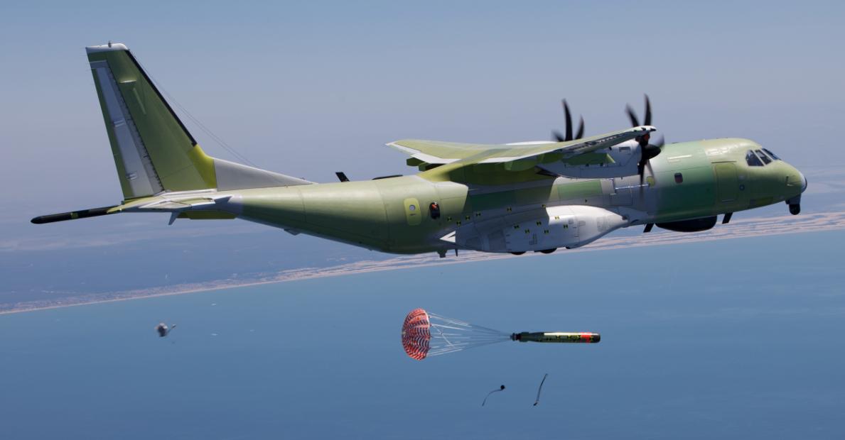 C-295 lança torpedo - foto EADS