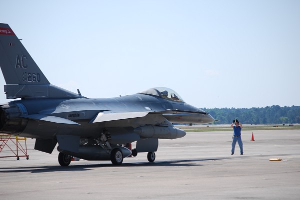 F-16 para conversão em QF-16 - foto Boeing