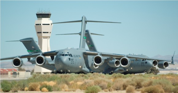 C-17 - testes formação 7 aviões - foto USAF