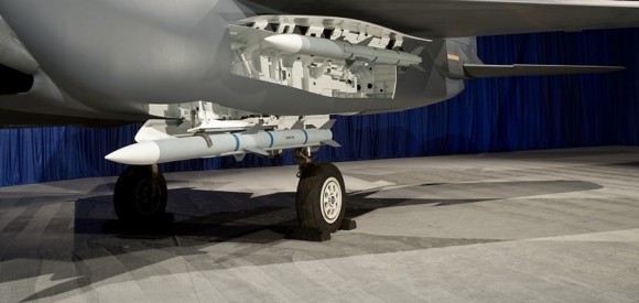 F-15 Silent Eagle - baia de armamentos - foto Boeing