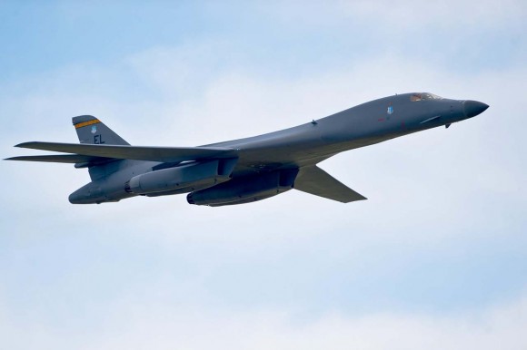 B-1-em-show-aéreo-em-Ellsworth-foto-USAF