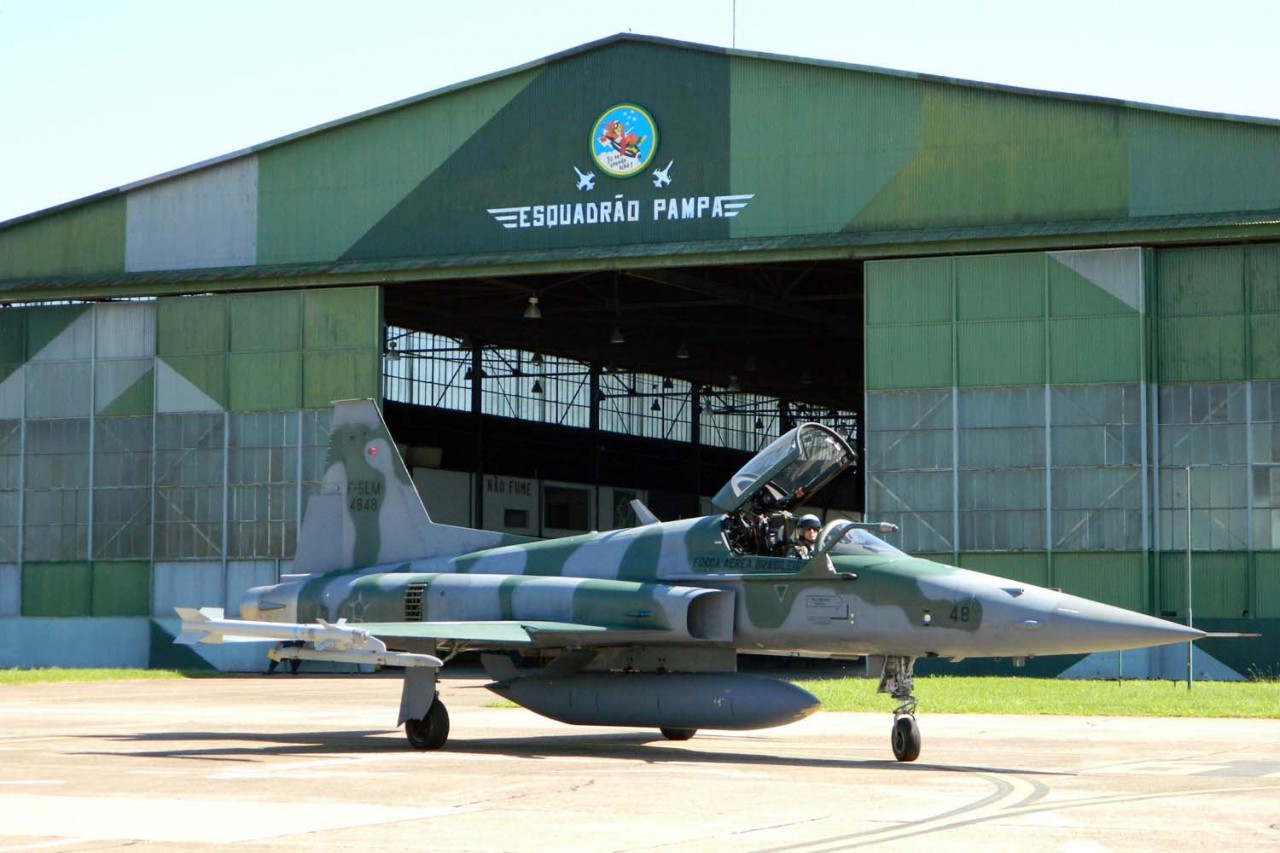 F-5EM do Pacau na base do Pampa - foto FAB