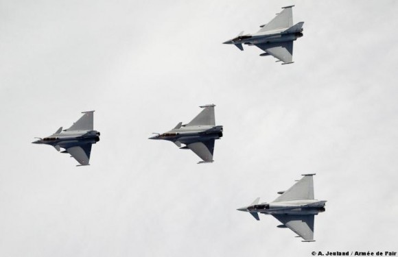 caças Typhoon e Rafale em treinamento sobre a França - foto Armeé de lair