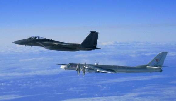 TU-95 e F-15 - foto USAF