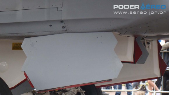 EDA 60 anos- porta facetada e recesso na fuselagem para míssil- Super Hornet em exposição estática - foto Nunão - Poder Aéreo