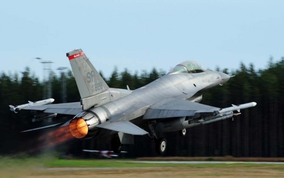 F-16 USAF no Nordic Air Meet 2012 - foto Forças Armadas Suecas