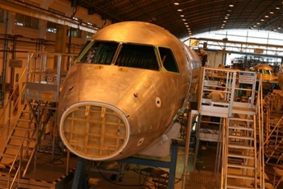 Linha de produção E-jets - foto Embraer