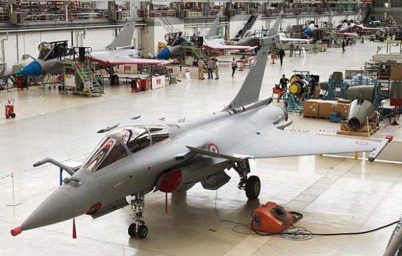 Rafale C número 137 equipado com AESA na linha de produção - foto Dassault
