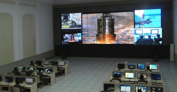 Lançamento foguete Unha 3 mostrado em centro espacial da Coreia do Norte - foto KCNA Reuters via Uol