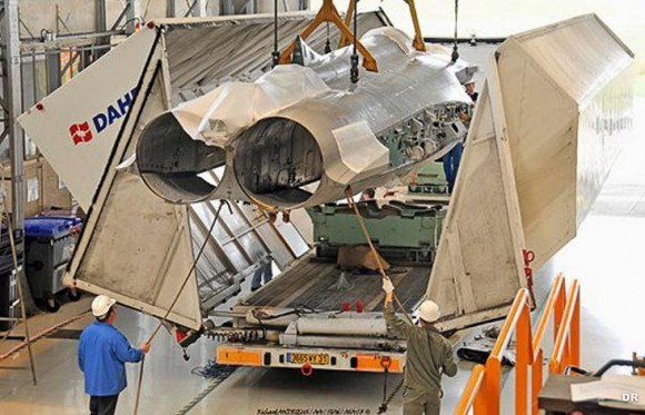 Primeira fuselagem de Rafale F1 transformada para receber equipamentos F3 - foto Força Aérea Francesa