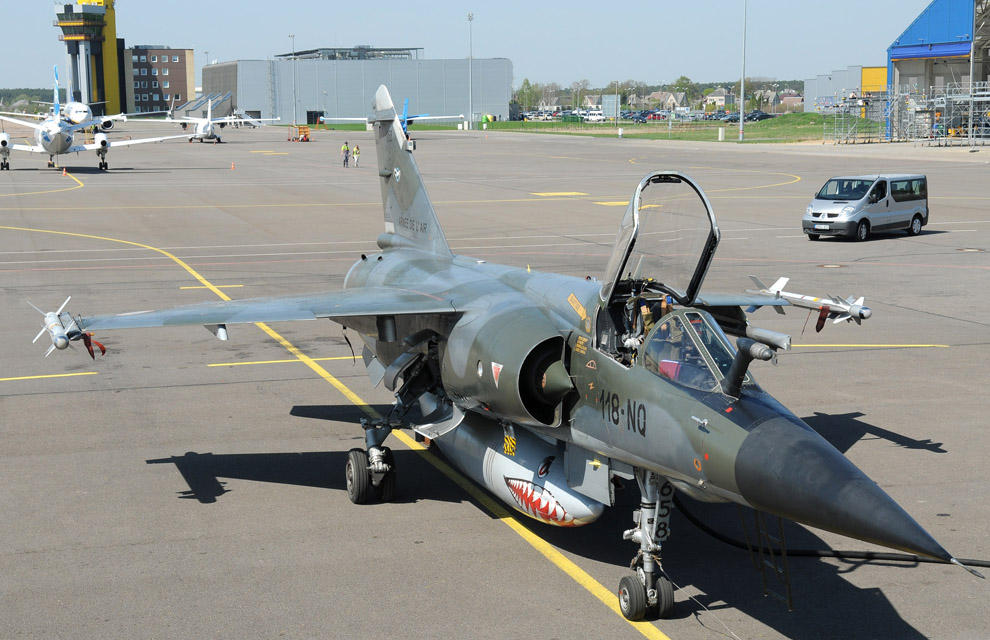 Jatos Mirage F1CR franceses desdobram-se no aeroporto de Kaunas na Lituânia - foto MD França