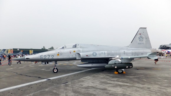ROCAF_F-5E_in_Gangshan_Air_Force_Base_20111015