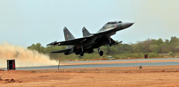 Su-30 MKI decola da nova Base Aérea de Thanjavur - foto Press Information Bureau India