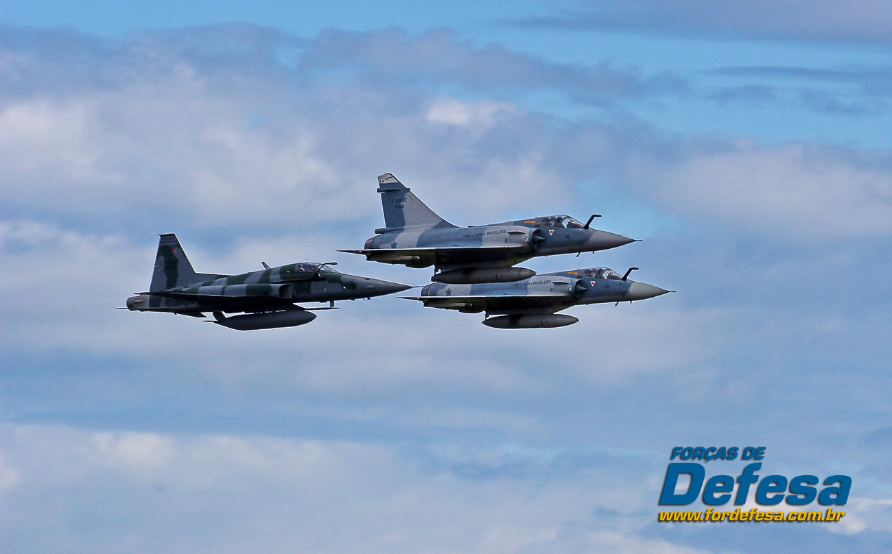 dia da aviacao de caca 2013 - dois M-2000 e um F-5M - foto 6 poggio