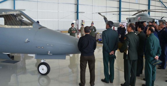 Adidos militares no Chile conhecem aeronaves da II Brigada Aérea - foto 2 FACh
