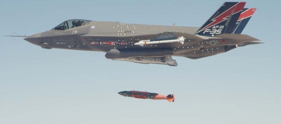 F-35A lança JDAM - foto USAF