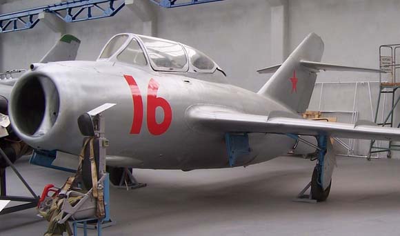 MiG-15 UTI - wikimedia commons