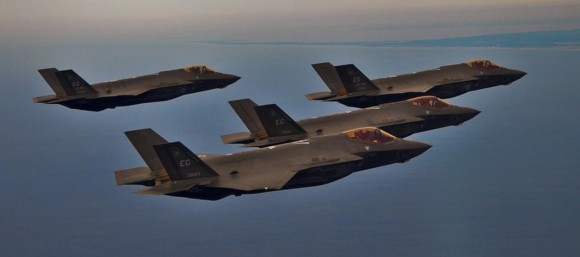 Quatro F-35 de Eglin em voo - foto USAF