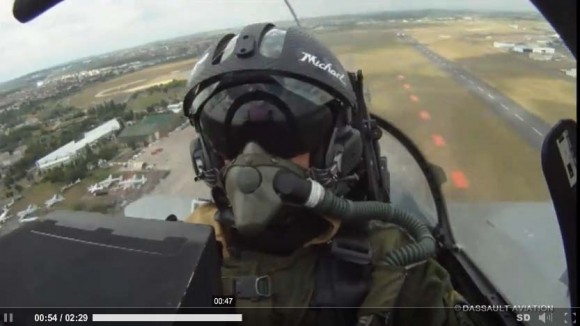 Voo de apresentação do Rafale visto do cockpit para o Paris Air Show 2013 - cena vídeo Dassault