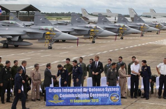 Cerimônia de comissionamento Gripen 11set2013 - foto via Bangkok Post