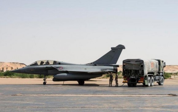 Caças Rafale fazem desdobramento em Faya-Largeau - foto 4 Força Aérea Francesa