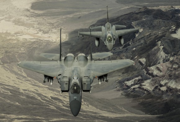 F-15 e F-16 da Ala 144 da Guarda Aérea Nacional da Califórnia - foto Força Aérea dos EUA