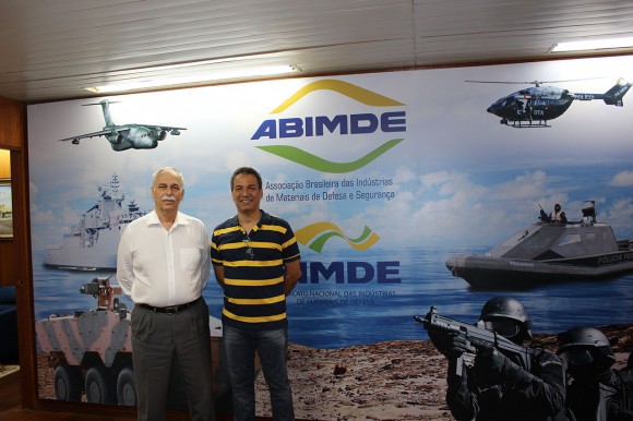Forças de Defesa visita a ABIMDE - Vice-Presidente Executivo, Carlos Afonso Pierantoni Gambôa e Alexandre Galante, editor-chefe da revista Forças de Defesa