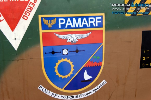 PAMA-RF - simbolo em fuselagem - foto Joker - Poder Aéreo