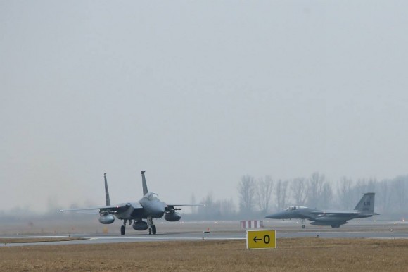 Caças F-15 C de reforço ao destacamento no Báltico - foto MD Lituânia