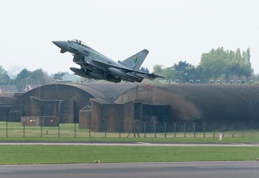Typhoon decola para a Lituânia para proteger o Báltico - foto RAF