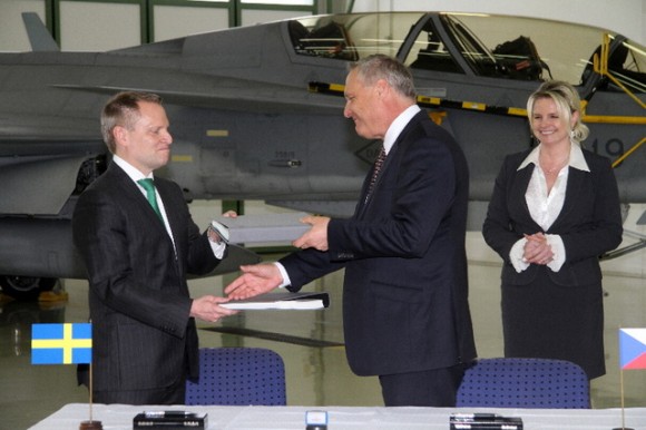 Gripen - assinatura extensão contrato de leasing - foto 3 MD República Tcheca