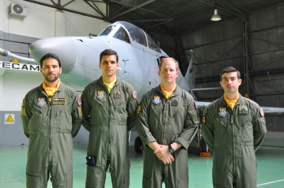 Os quatro novos pilotos de A-4AR - 8 maio 2013 - foto Força Aérea Argentina