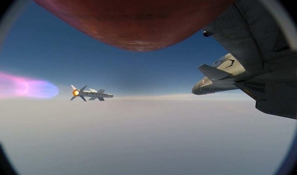 disparo de míssil indiano BVR Astra de Su-30MKI - foto 2 DRDO